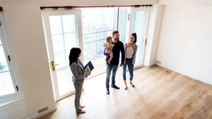 family-buying-new-house-4NJYTWD-scaled-1-1024x576